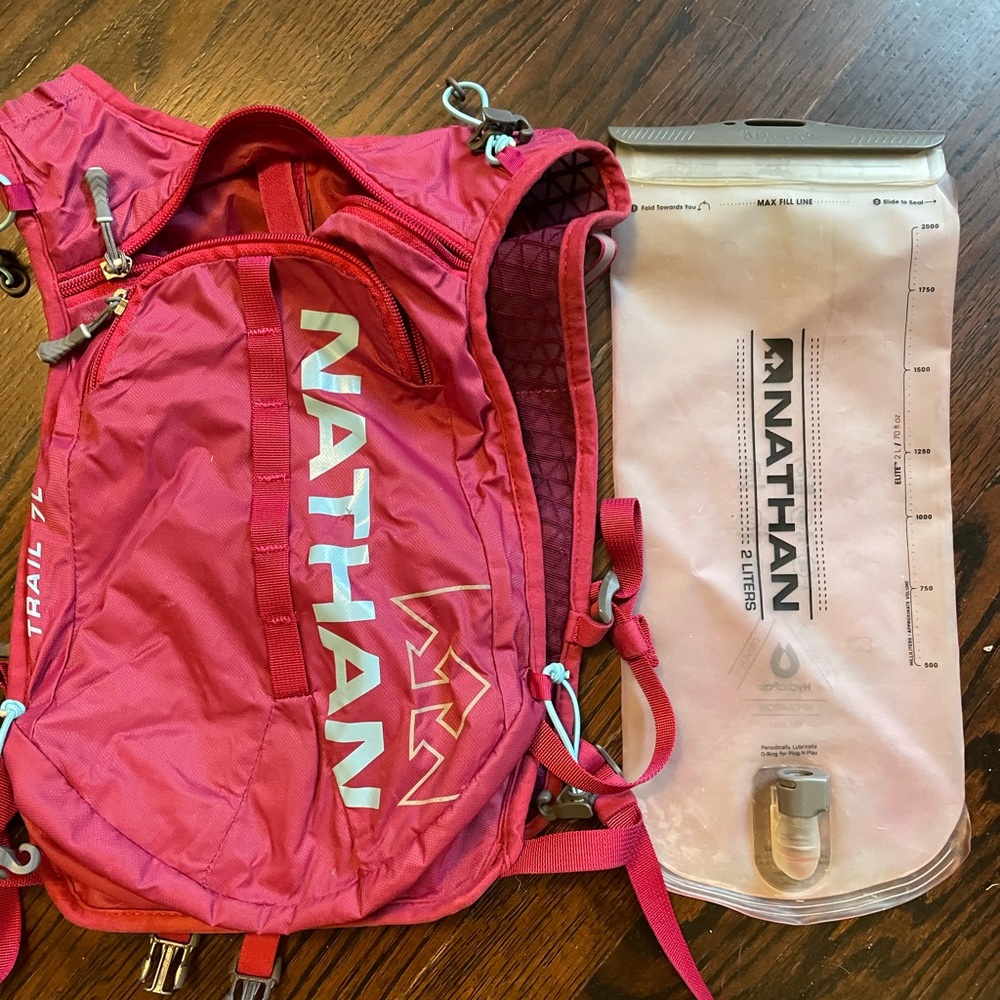Nathan Hydration Vest, 2 liter bladder.